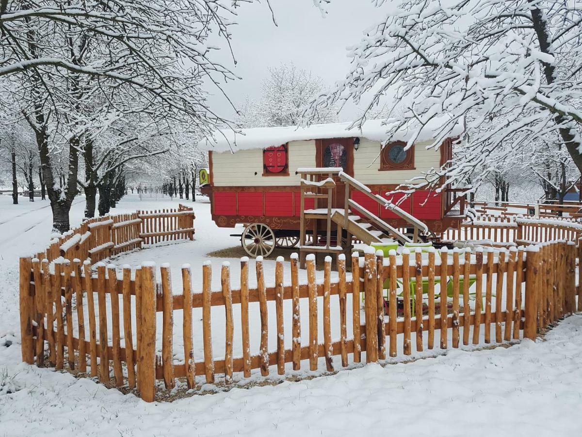 Roulottes Au Pied Du Vercors Saint-Jean-en-Royans Exteriér fotografie